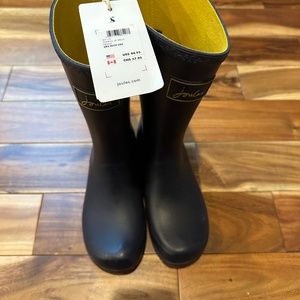 Kids rain boots
